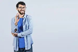 Positive Hand Signal Drucke: Man gesturing everything is ok isolated