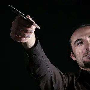 Digital Data Medium Drucke: Man holding CD