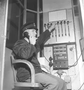 Old Fashioned Technology Drucke: Man and machine in the 1940s