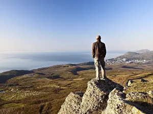 Rocky Cliff Landscape Drucke: Man on the top of the mountain