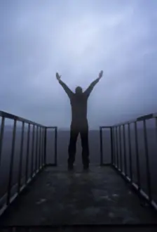 Full Body Length Man Drucke: Man at a pier