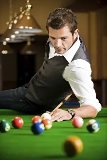 Billiard Player Drucke: Man playing billiard