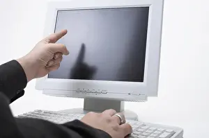 Studio Photo Drucke: Man points to display