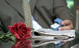 Marriage Proposal Ideas Drucke: Man practising for the proposal of marriage