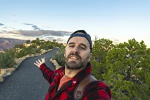 Sunset Landscape Photography Drucke: Man smiling at the camera