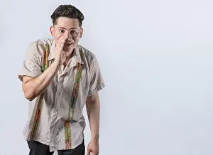 Young Adult Male Communication Drucke: Man speaking discreetly to the camera