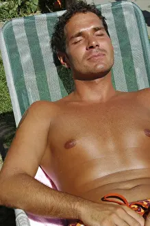 Summer Relaxation Drucke: Man suns