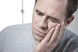Man With Tooth Pain Drucke: Man with toothache