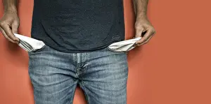Empty Trouser Pockets Drucke: Man has empty trouser pockets