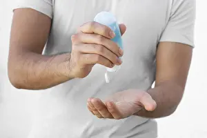 Flu Prevention Drucke: Man using hydroalcoholic gel