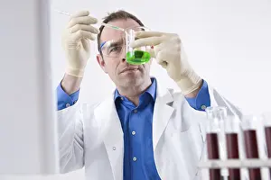 Chemistry Experiment Drucke: Man working on an experiment in a laboratory