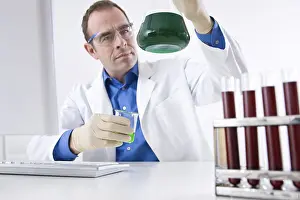 Caucasian Male Scientist Drucke: Man working on an experiment in a laboratory