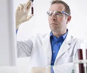 Scientist Experiment Drucke: Man working on an experiment in a laboratory