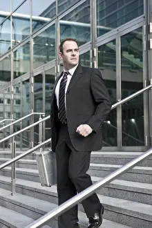 Self Confident Businessman Drucke: Manager leaving an office building