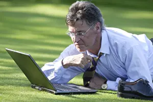 Caucasian Male Professional Drucke: Manager working on notebook in parc
