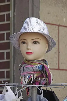 No People In Shop Drucke: Mannequin