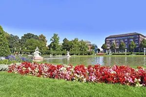 Drucke von Mannheim, Deutschland, September 2020: Öffentlicher Park mit Brunnen und Blumen in der Stadtmitte von Mannheim genannt Friedrichsplatz Mannheim Drucke: Mannheim, Deutschland
