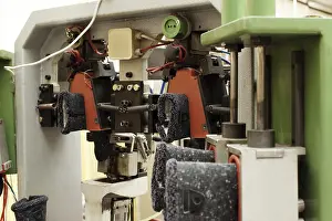 Industrial Building Site Drucke: Manufacture of winterized boots for workers