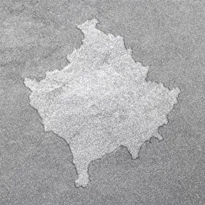 Drucke von Karte von Kosovo, silberner Hintergrund, Kartenhintergrund Kosovo Drucke: Karte von Kosovo, silberner Hintergrund, Kartenhintergrund.