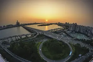 Seoul Cityscape At Sunset Drucke: Mapo bridge view from top of a building
