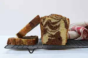 Marble Cake Drucke: Marble cake on cake rack