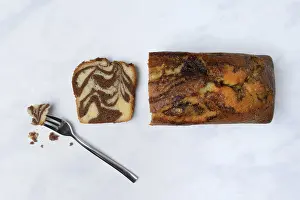 Marble Cake Drucke: Marble cake with fork