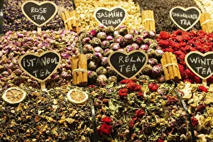 Inflorescence Decoration Drucke: Market with different types of tea