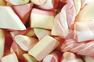 Full Frame Sweet Treats Drucke: Marshmallows in a glas, close-up