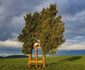 Christian Wayside Cross Drucke: Martyrdom with bench between trees