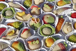 Grocery Store Sweets Drucke: Marzipan chocolates