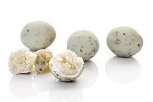 Studio Shot Of Easter Eggs Drucke: Marzipan eggs