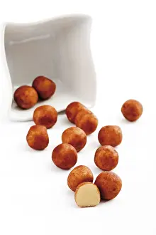 Studio Shot Still Life Drucke: Marzipan potatoes