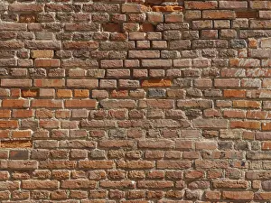 Weathered Brick Wall Drucke: Masonry made from old bricks