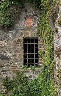 Rhineland Palatinate Fortress Drucke: Massive grille in the wall of a castle