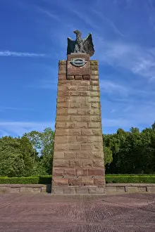 Northern Germany Seaside Resorts Drucke: Massive memorial with eagle at the top