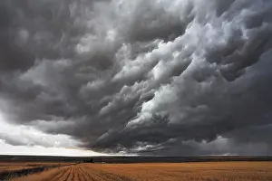 Gloomy Weather Forecast Drucke: The massive storm cloud covered the sky