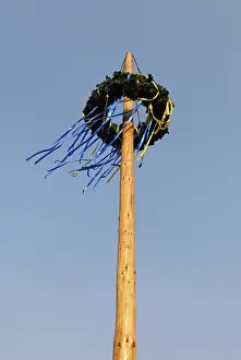 Bavarian Maypole Drucke: May pole with wreath
