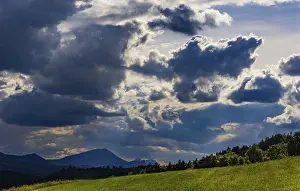 Salzkammergut Landscape Drucke: Meadow with dramatic cloudy sky