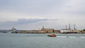 Portsmouth Drucke: Portsmouth Harbour über Spinnaker Tower