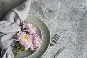 Elegant Floral Arrangement Drucke: A soft, rustic dining setup features pink
