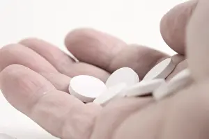 Health And Wellness Products Drucke: Medicament in a hand