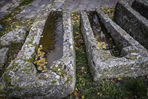 Spanish Medieval Architecture Drucke: Medieval anthropomorphic tombs