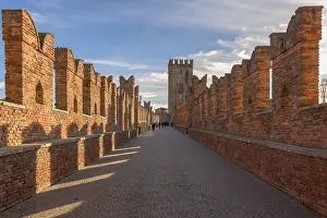 Northern Italy Landmarks Drucke: The medieval bridge of Castelvecchio