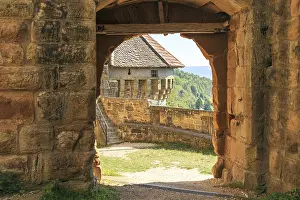 Medieval Castle Ruin Drucke: Medieval passageway, round tower