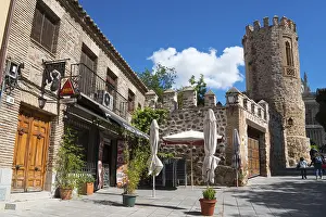 Castile La Mancha Region Drucke: Medieval stone building with tower