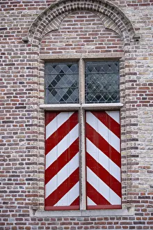Medieval Architectural Details Drucke: Medieval window on a house wall