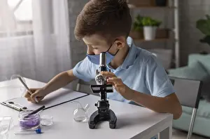 Classroom Education Drucke: Medium shot kid learning with microscope