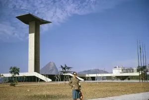 South America History Drucke: Memorial to the Second World War