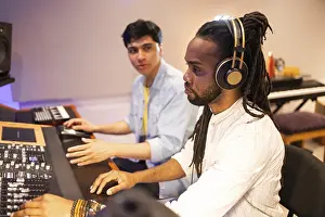 Music Production Teamwork Drucke: Two men collaborate in a recording studio