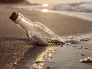 Atmospheric Evening Light Photography Drucke: Message in the bottle washed ashore against the Sun setting down